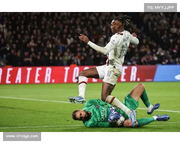 欧塞尔门将莱昂神勇扑救,化解巴黎多次威胁射门 欧塞尔门将莱昂神勇扑救,化解巴黎多次威胁射门